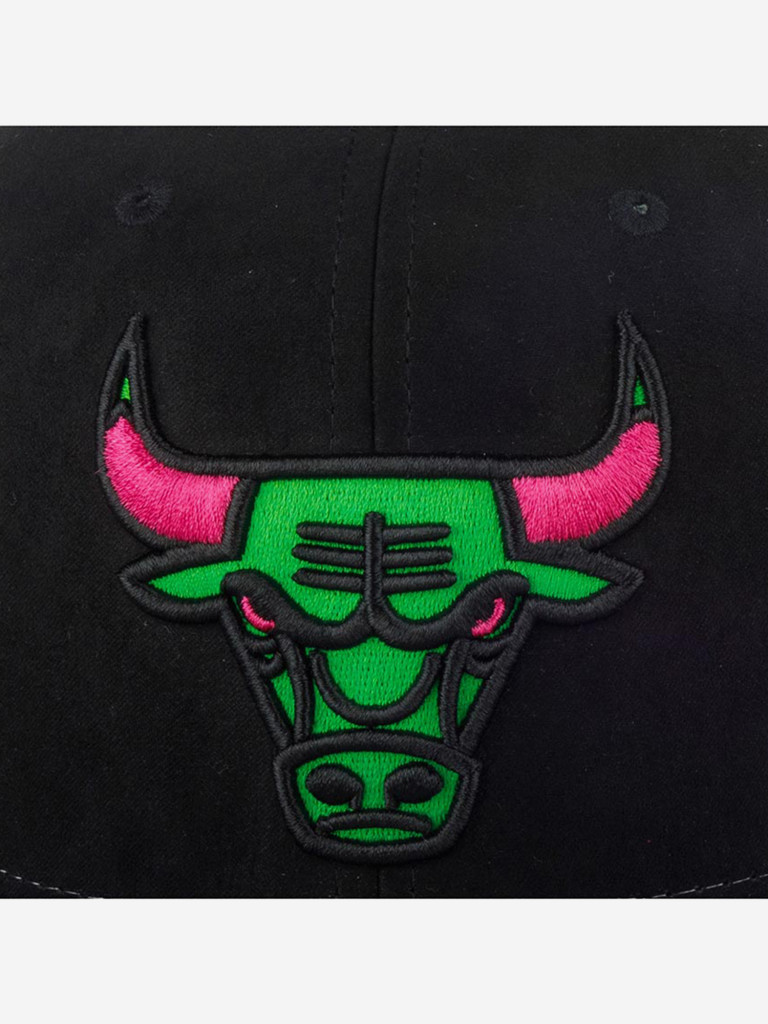 Бейсболка с прямым козырьком MITCHELL NESS HHSS1102-CBUYYPPPBKGY Chicago Bulls NBA