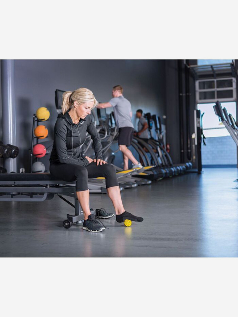 Массажный мяч для ступней, рельефный SKLZ желтый, 6,5 см