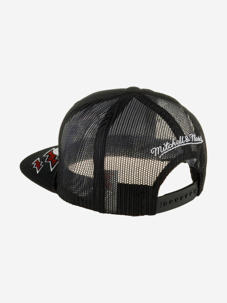 Бейсболка с прямым козырьком MITCHELL NESS HHSS7016-CBUYYPPPBLCK Chicago Bulls NBA (черный)