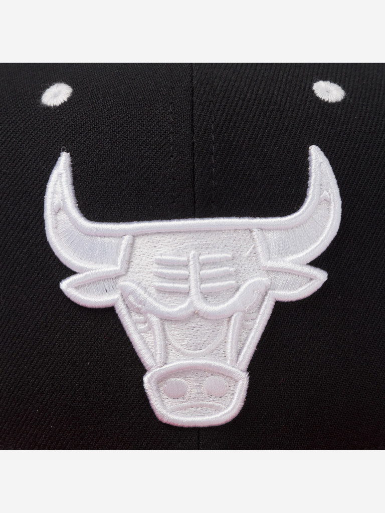 Бейсболка с прямым козырьком MITCHELL NESS HS11183-CBUBLCK Chicago Bulls NBA (черный)