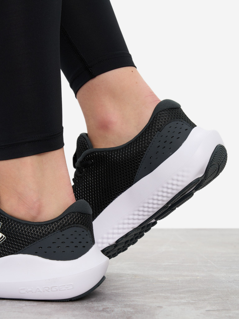 Кроссовки женские Under Armour Charged Surge 4