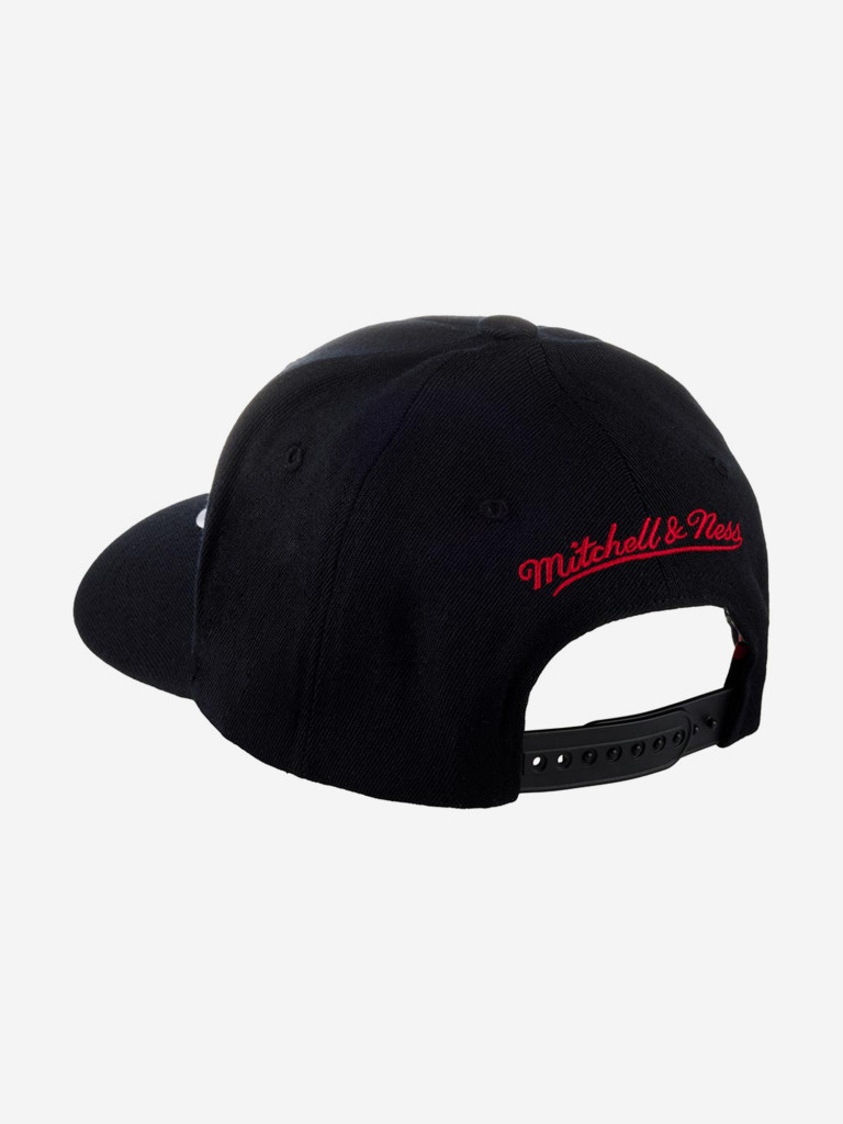 Бейсболка MITCHELL NESS HHSSINTL102-CBUYYPPPBLCK Chicago Bulls NBA (черный)