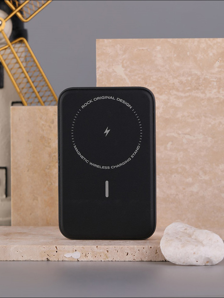Внешний аккумулятор ROCK P83 Magnetic Holder Wireless Charging Power Bank черный