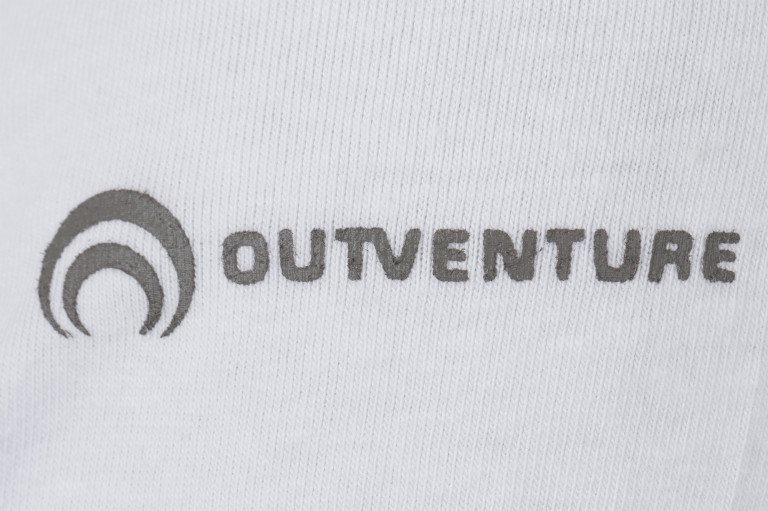 Какое утверждение о бренде outventure. Аутвенчер логотип. Логотип Оутвентуре. Нашивка Outventure. Логотип аутвенчер Outventure.