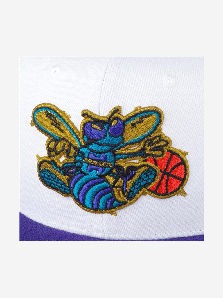 Бейсболка с прямым козырьком MITCHELL NESS 6HSSSH21294-CHOWHPR Charlotte Hornets NBA (белый)