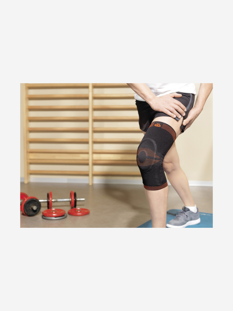 Бандаж коленный c закрытой коленной чашечкой с силиконовой подушечкой и пружинными ребрами жесткости
