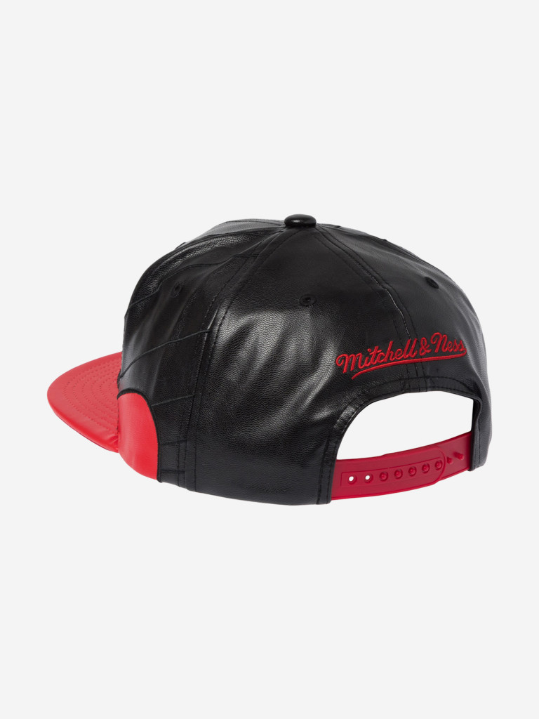 Бейсболка с прямым козырьком MITCHELL NESS HS12126-CBUBKRD Chicago Bulls NBA