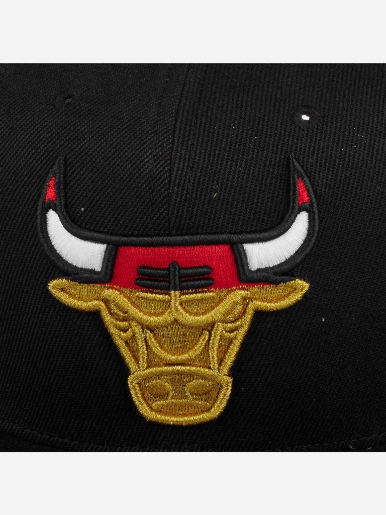 Бейсболка с прямым козырьком MITCHELL NESS 6HSSMM19489-CBUBLCK Chicago Bulls NBA