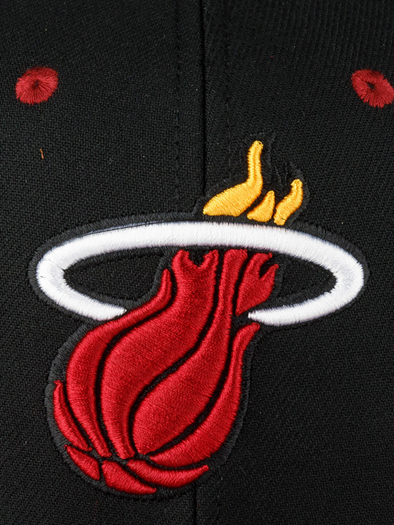 Бейсболка MITCHELL NESS HHSS7310-MHEYYPPPBLCK Miami Heat NBA (черный)