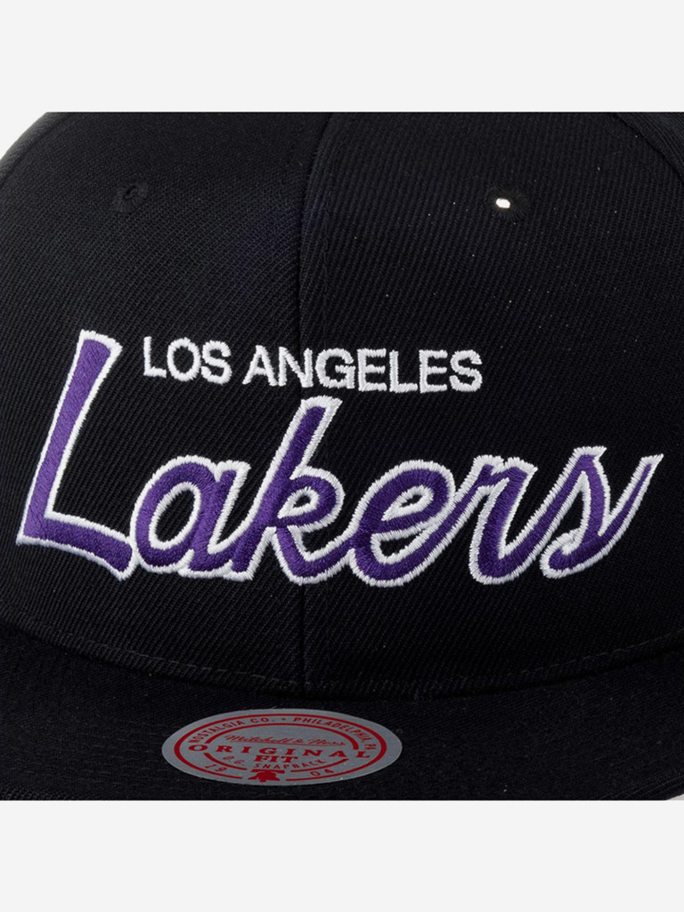 Бейсболка с прямым козырьком MITCHELL NESS HHSS3280-LALYYPPPBLCK Los Angeles Lakers NBA