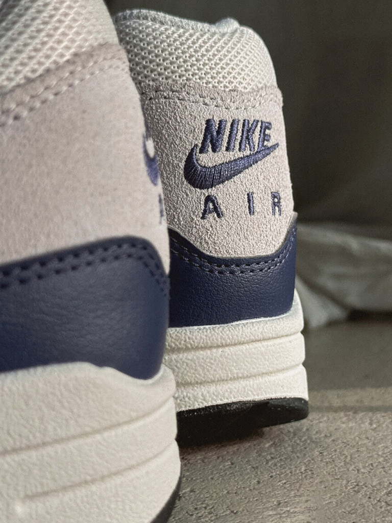 Кроссовки Nike Air Max 1 Essential