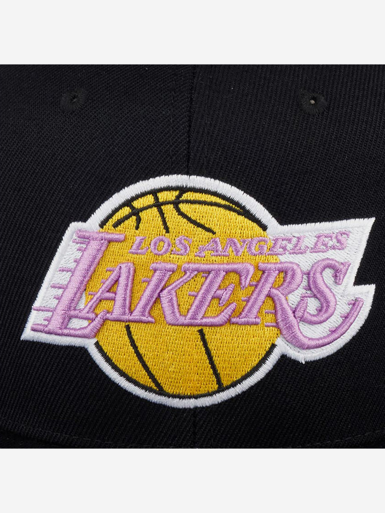 Бейсболка с прямым козырьком MITCHELL NESS HHSS2976-LALYYPPPBLCK Los Angeles Lakers NBA (черный)