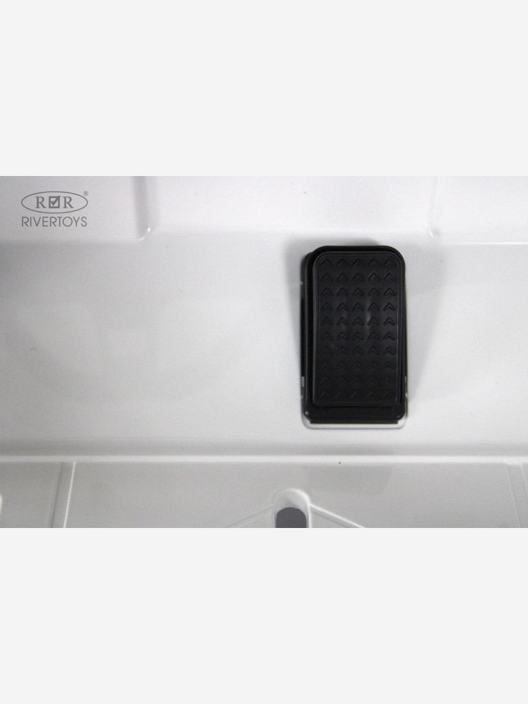 Двухместный 4 WD трансформер электромобиль RIVERTOYS Jeep с пультом