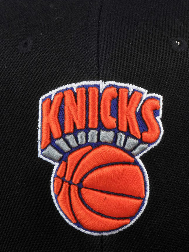 Бейсболка с прямым козырьком MITCHELL NESS 6HSSJS19079-NYKBLCK New York Knicks NBA (черный)