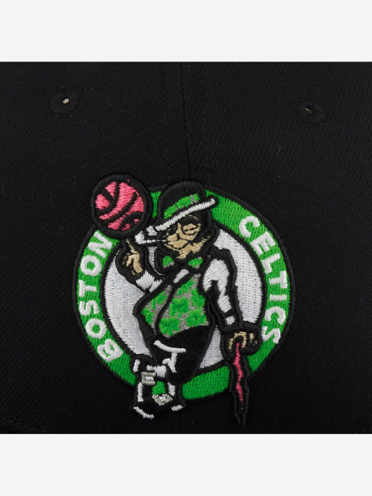 Бейсболка с прямым козырьком MITCHELL NESS HHSS5762-BCEYYPPPBLCK Boston Celtics NBA