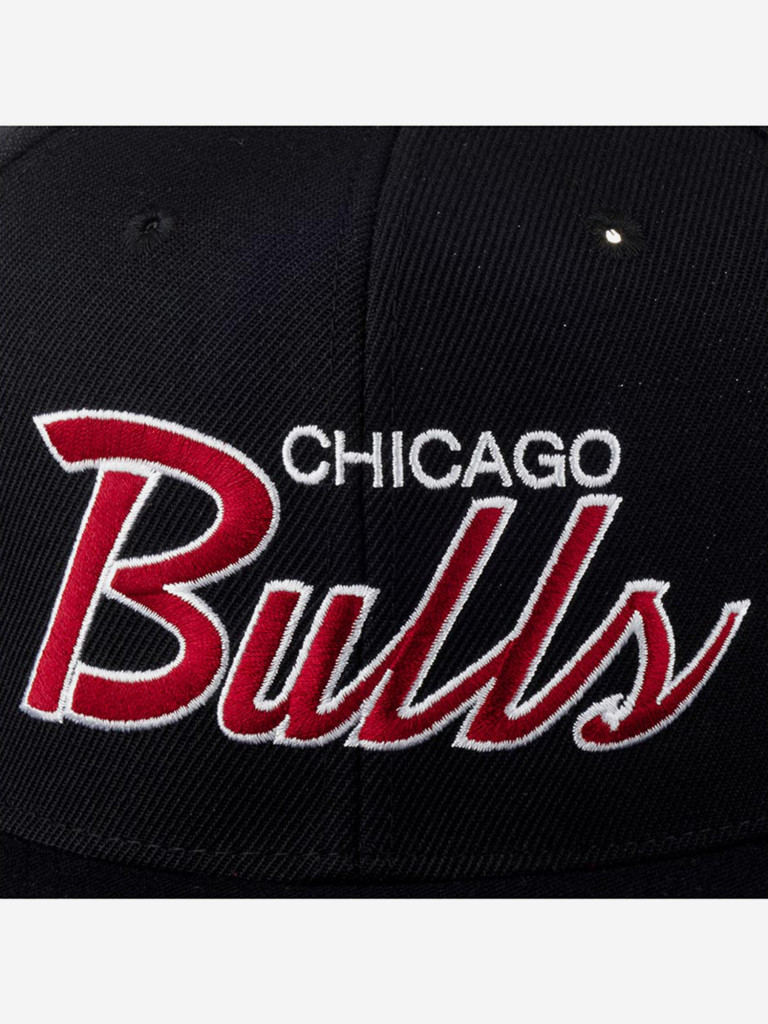 Бейсболка с прямым козырьком MITCHELL NESS HHSS3280-CBUYYPPPBLCK Chicago Bulls NBA