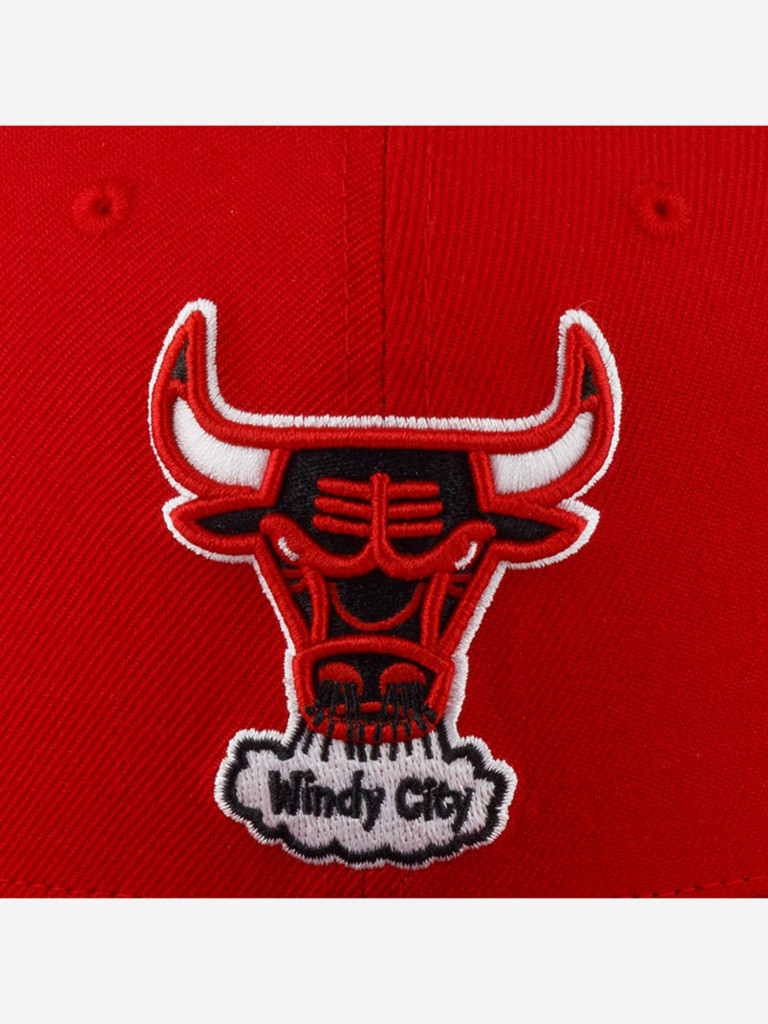 Бейсболка с прямым козырьком MITCHELL NESS HHSF2990-CBUYYPPPRED Chicago Bulls NBA (красный)