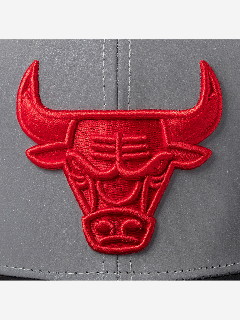Бейсболка с прямым козырьком MITCHELL NESS HHSS1102-CBUYYPPPGYBK Chicago Bulls NBA