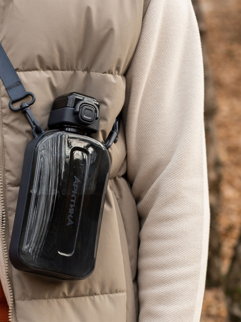 Бутылка тритановая 750 мл с регулируемым ремешком, графит