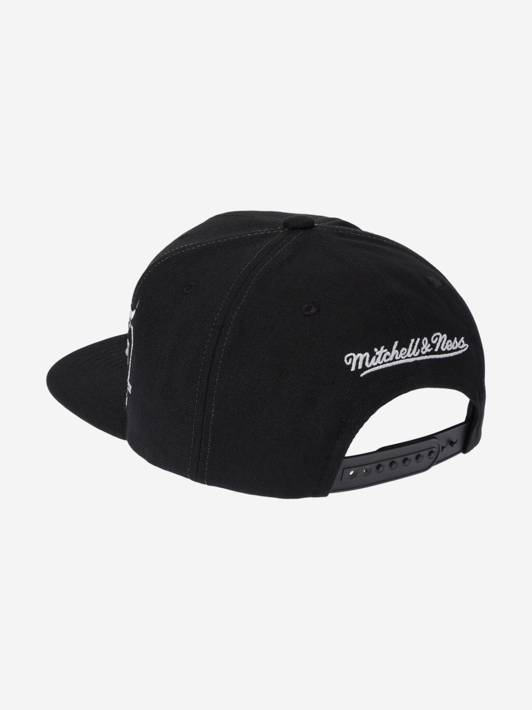 Бейсболка с прямым козырьком MITCHELL NESS HS12818-CBUBLCK Chicago Bulls NBA