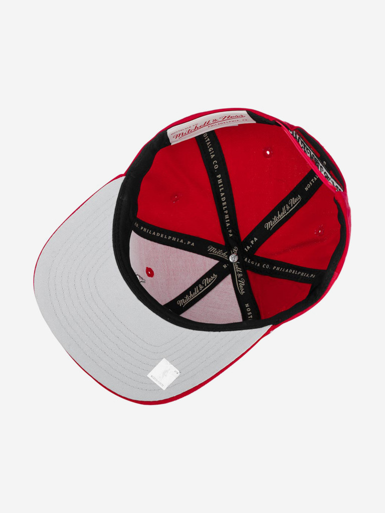 Бейсболка с прямым козырьком MITCHELL NESS HHSS2991-CBUYYPPPRED1 Chicago Bulls NBA