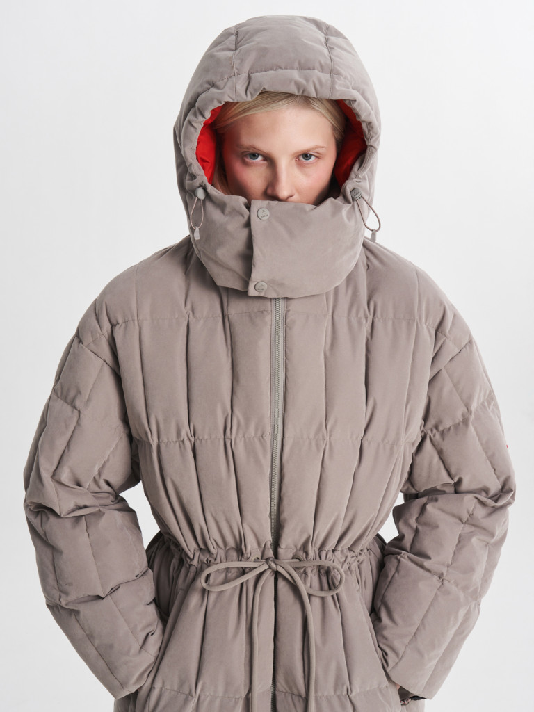 Пуховик женский оверсайз Demix x AYTΛO