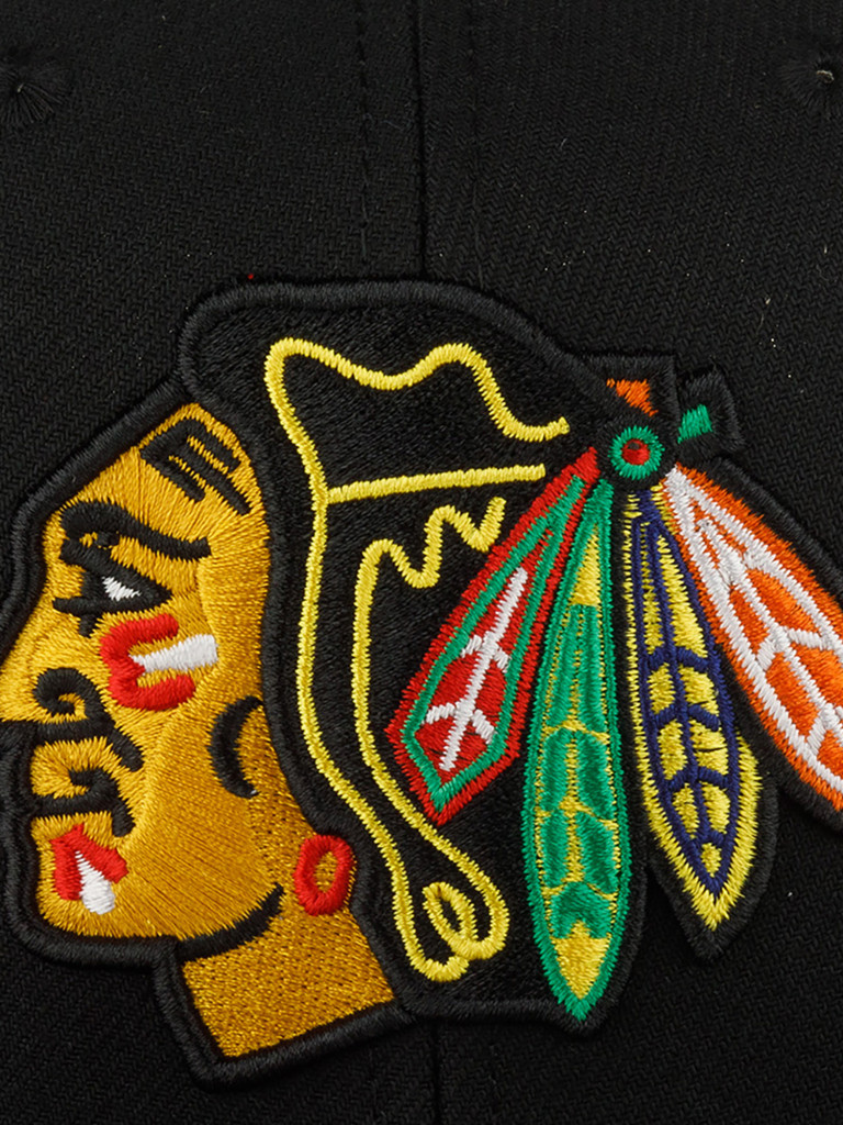 Бейсболка с прямым козырьком MITCHELL NESS HHSS6743-CBHYYPPPBLCK Chicago Blackhawks NHL (черный)