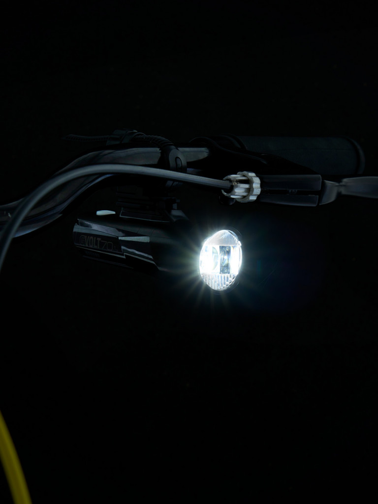 Фонарь велосипедный передний Cat Eye Gvolt70.1