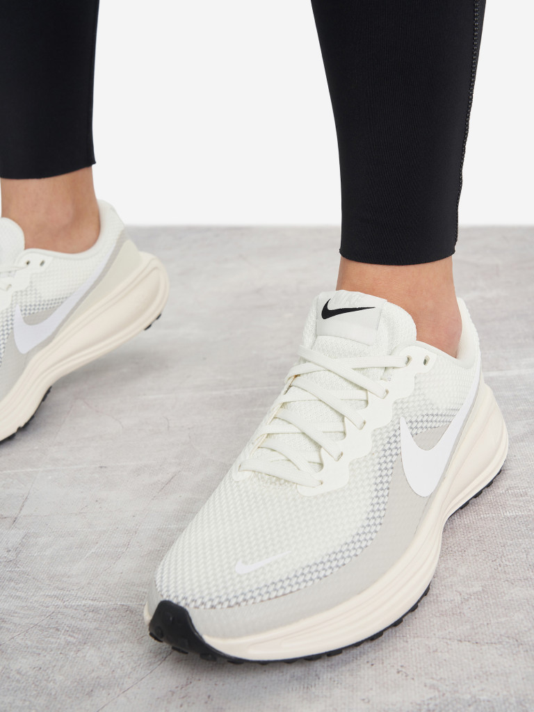 Кроссовки женские Nike Revolution 8