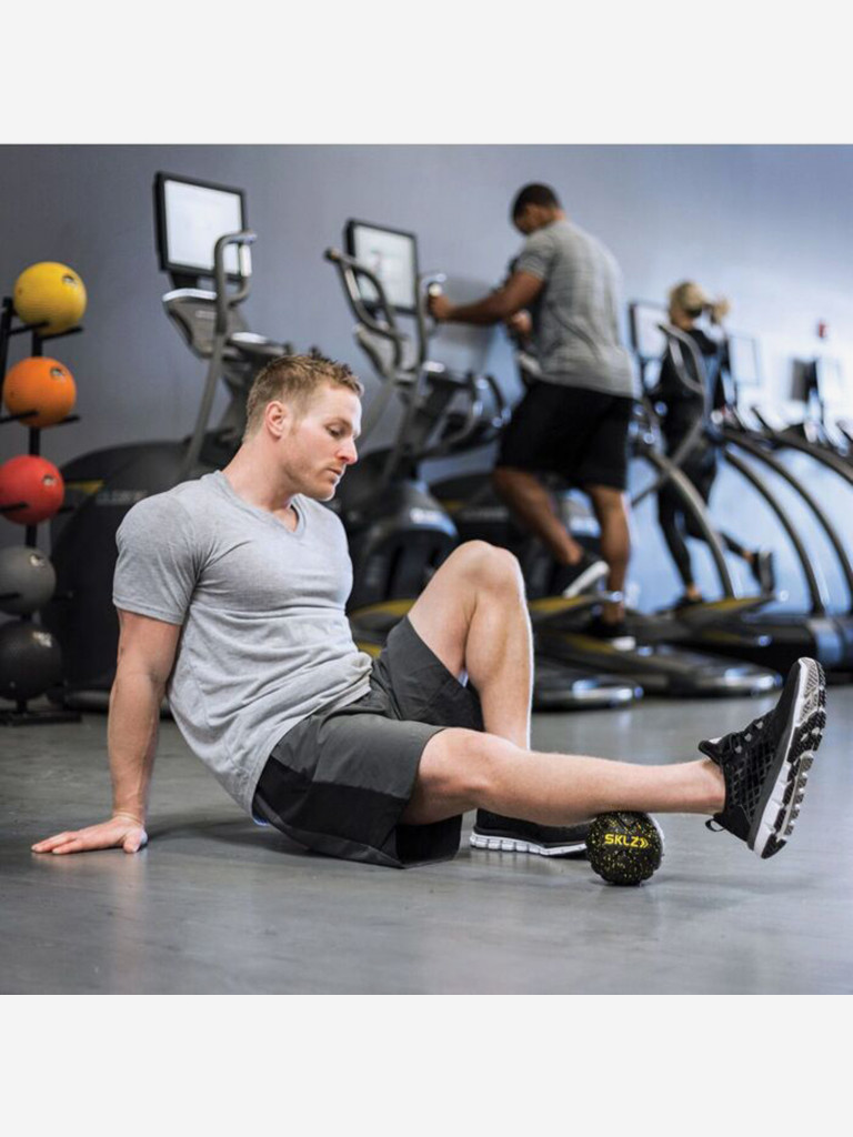 Массажный мяч рельефный SKLZ черный, 13 см