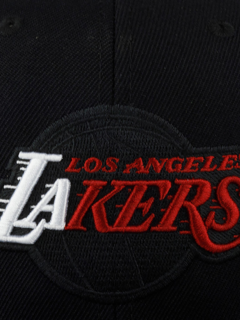 Бейсболка с прямым козырьком MITCHELL NESS 6HSSSH22080-LALBLCK Los Angeles Lakers NBA (черный)