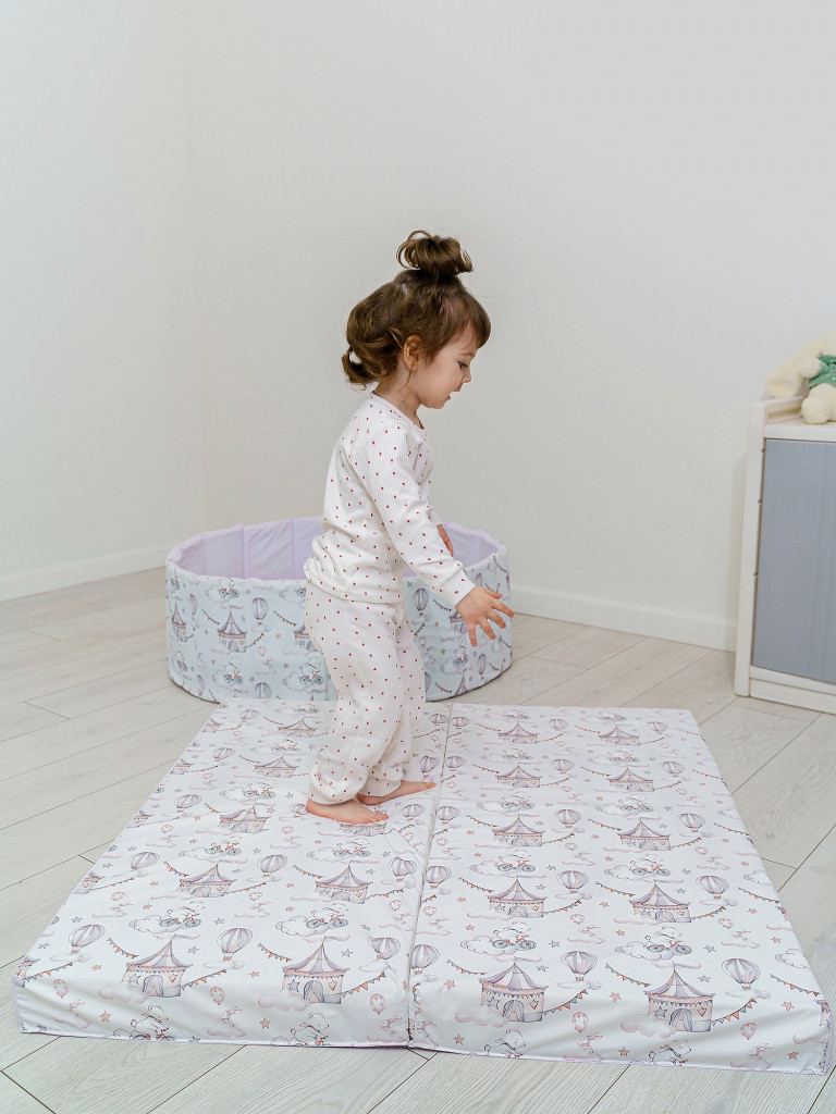 Мягкий щит 100х100х8 см , мат детский гимнастический для шведской стенки