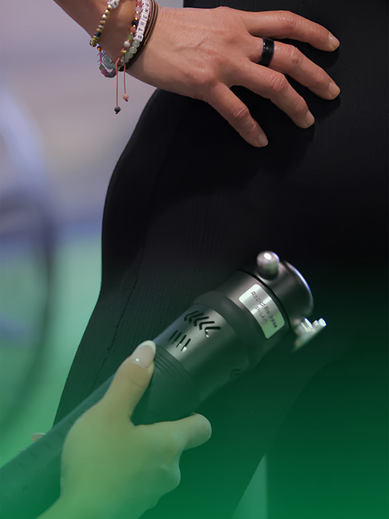 Вибрационный массажер для тела Rapid Release Traveler, с встроенными насадками