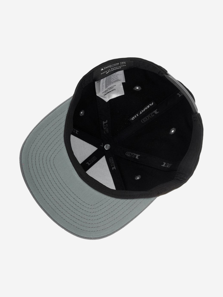 Бейсболка с прямым козырьком FLEXFIT 110FT