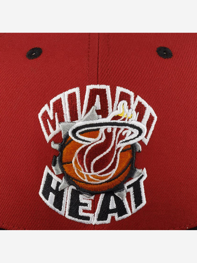Бейсболка с прямым козырьком MITCHELL NESS HHSS5146-MHEYYPPPRED1 Miami Heat NBA