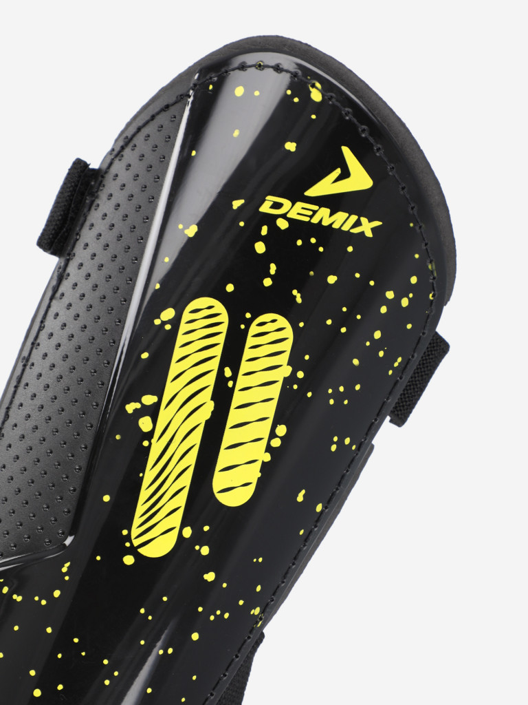 Щитки футбольные Demix