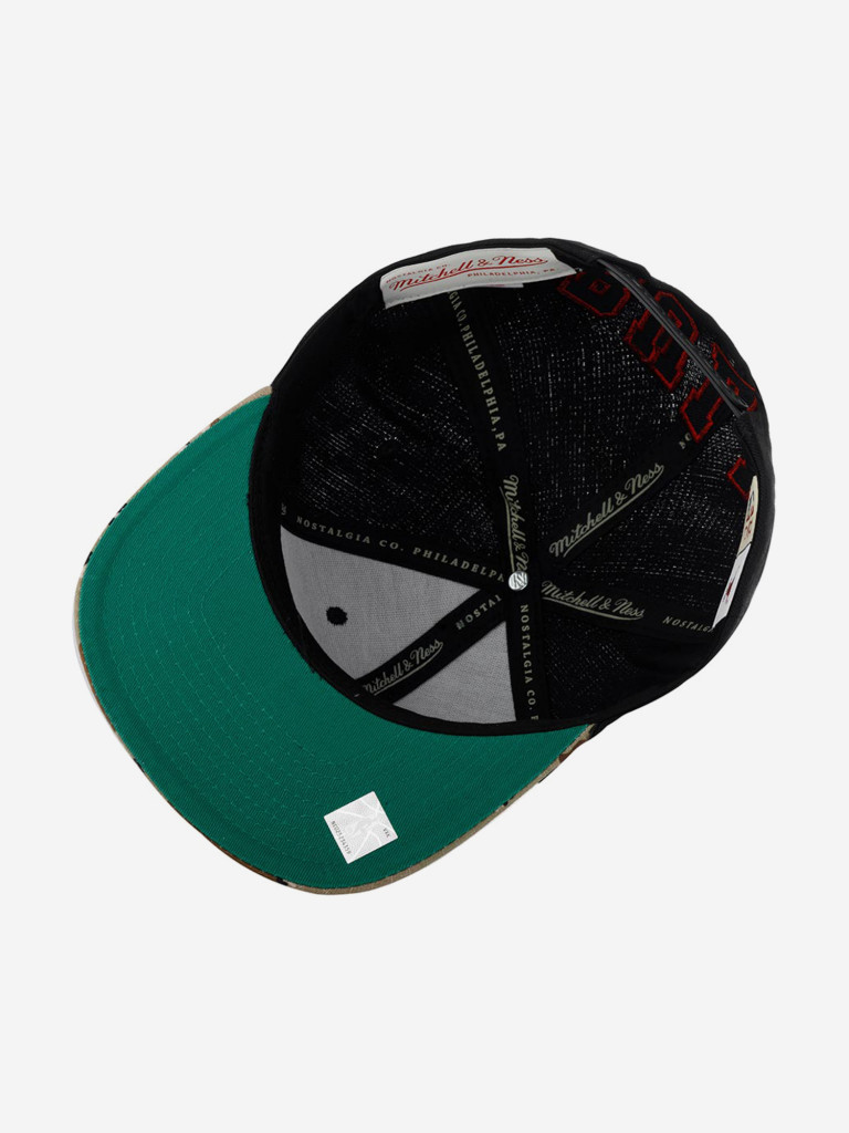 Бейсболка с прямым козырьком MITCHELL NESS HHSS1101-CBUYYPPPBLCK Chicago Bulls NBA (черный)