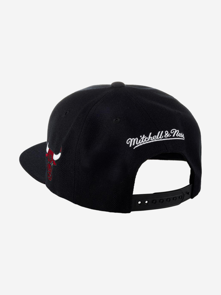 Бейсболка с прямым козырьком MITCHELL NESS HHSS3280-CBUYYPPPBLCK Chicago Bulls NBA (черный)
