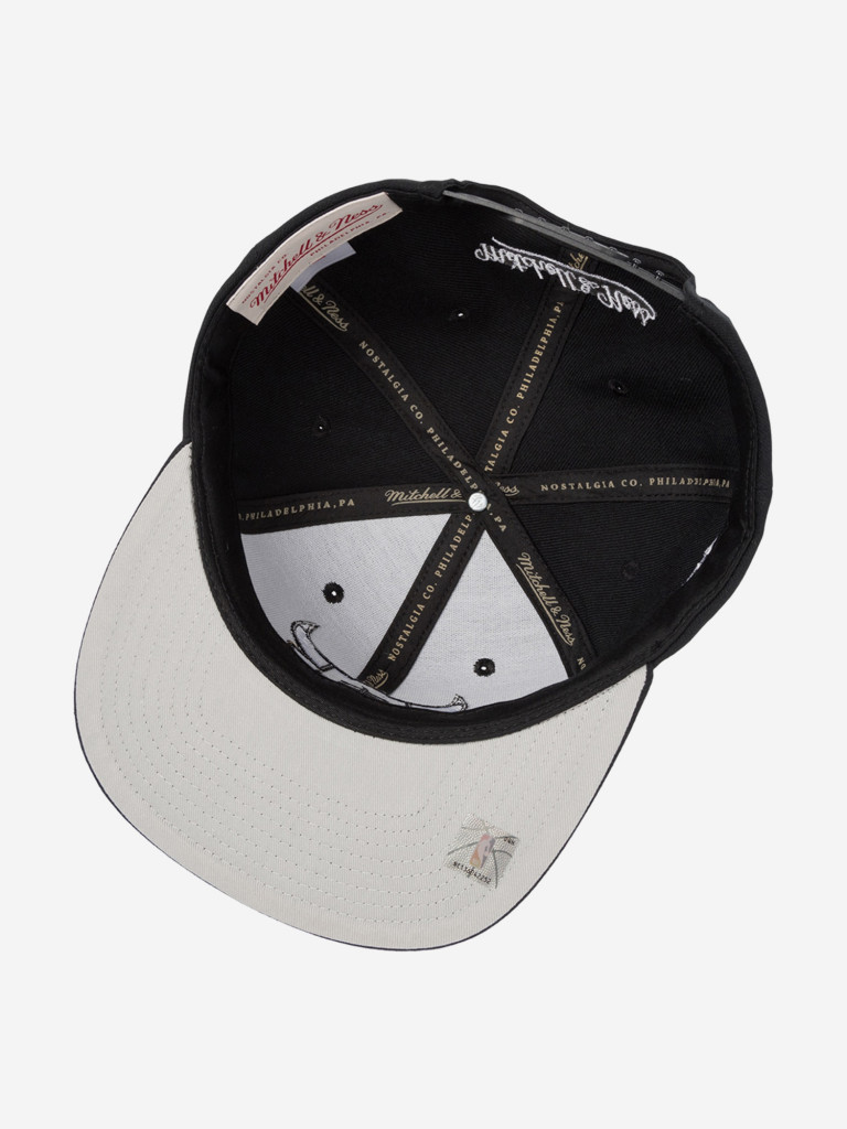 Бейсболка с прямым козырьком MITCHELL NESS HS8547-CBUBLCK Chicago Bulls NBA (черный)