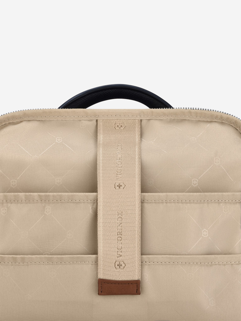 Рюкзак городской VICTORINOX Victoria Signature Deluxe Backpack с отделением для ноутбука 15”