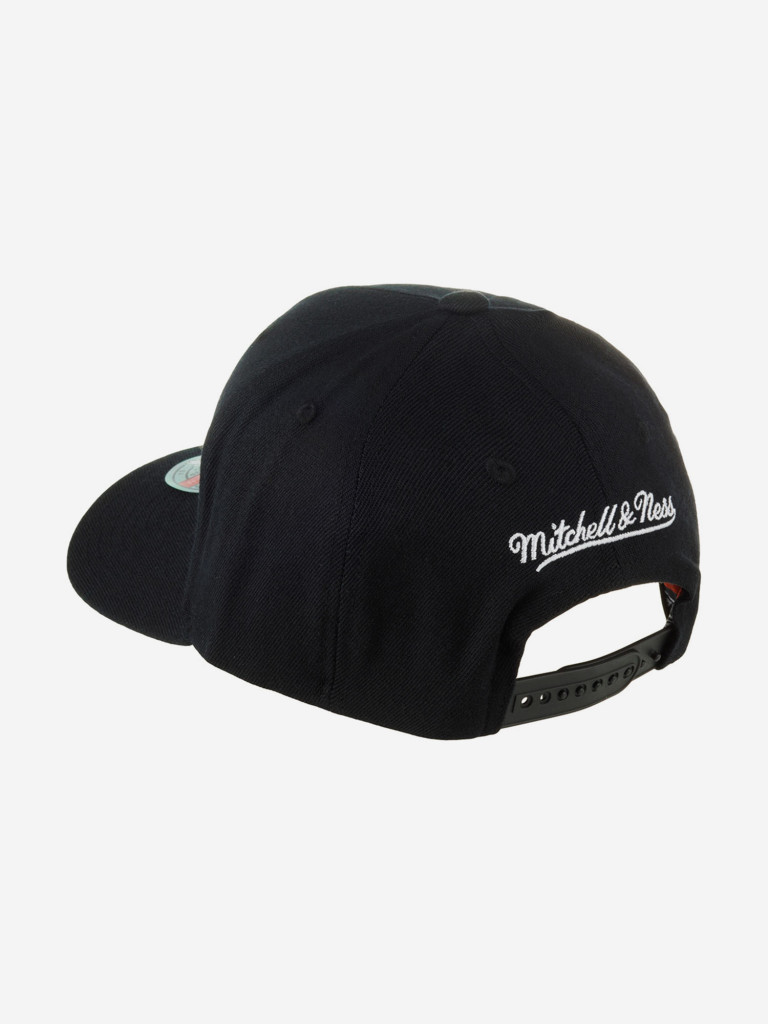 Бейсболка с прямым козырьком MITCHELL NESS HHSSINTL1265-BCEBLCK Boston Celtics NBA (черный)