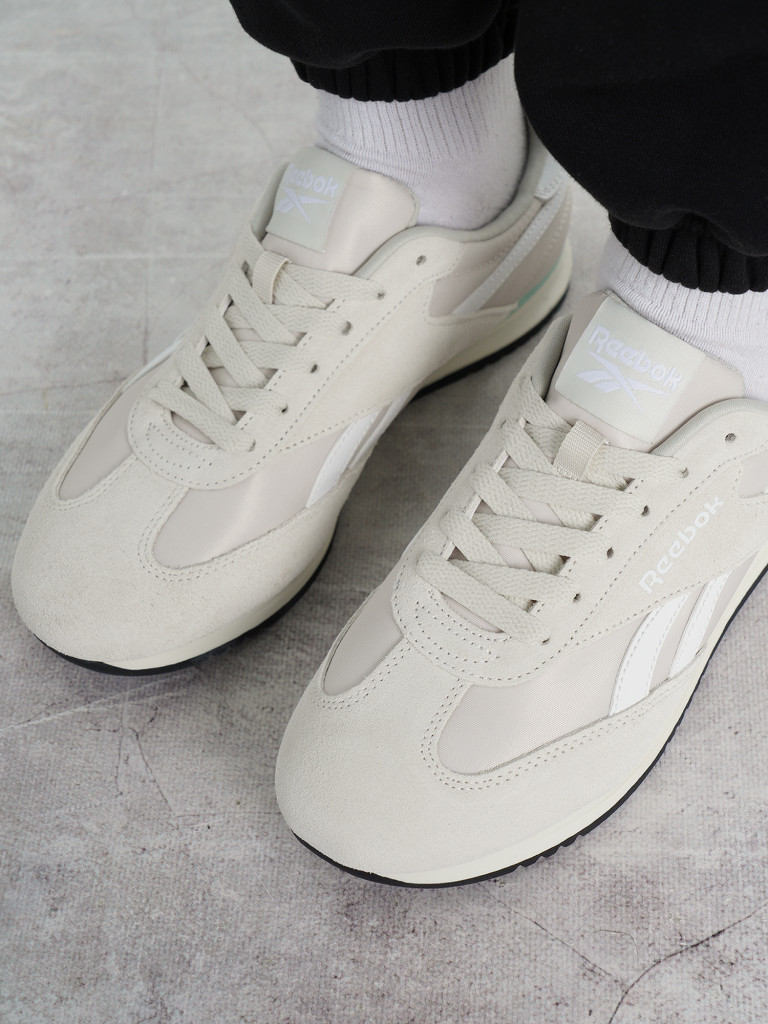 Кроссовки женские Reebok World 70