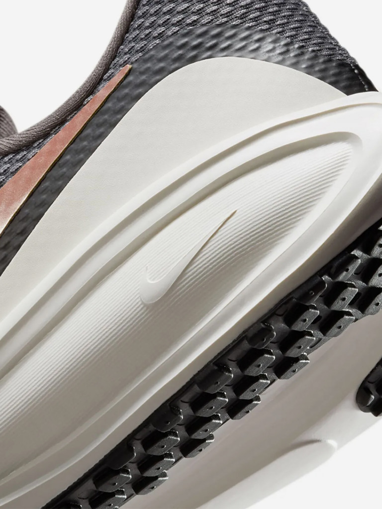 Кроссовки женские Nike Revolution 8