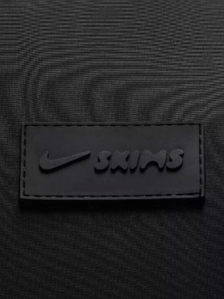 Спортивная сумка Nike SKIMS Puffer