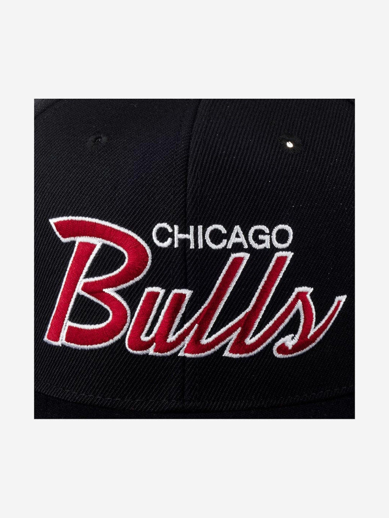 Бейсболка с прямым козырьком MITCHELL NESS HHSS3280-CBUYYPPPBLCK Chicago Bulls NBA (черный)