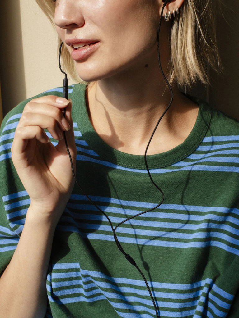 Проводные наушники Sudio V3 Wired Earbuds со встроенным микрофоном, чвет: черный