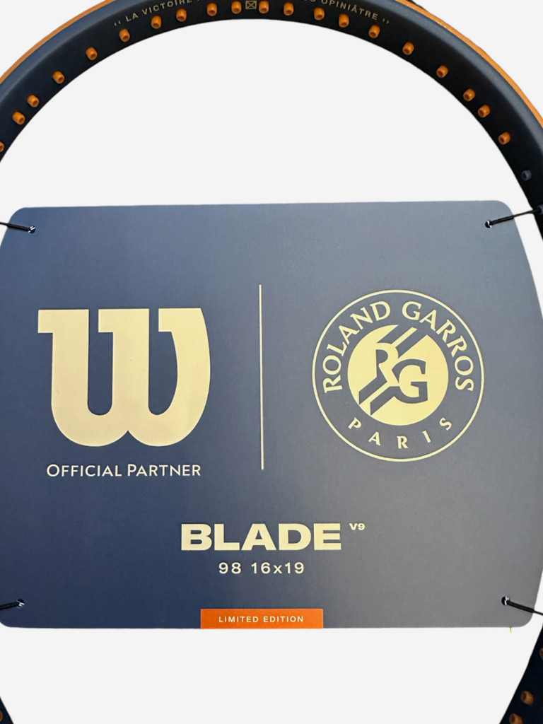 Теннисная ракетка Wilson Roland Garros BLADE PRO 98 16X19 V9 FRM2 305G 2024 WR150611U2