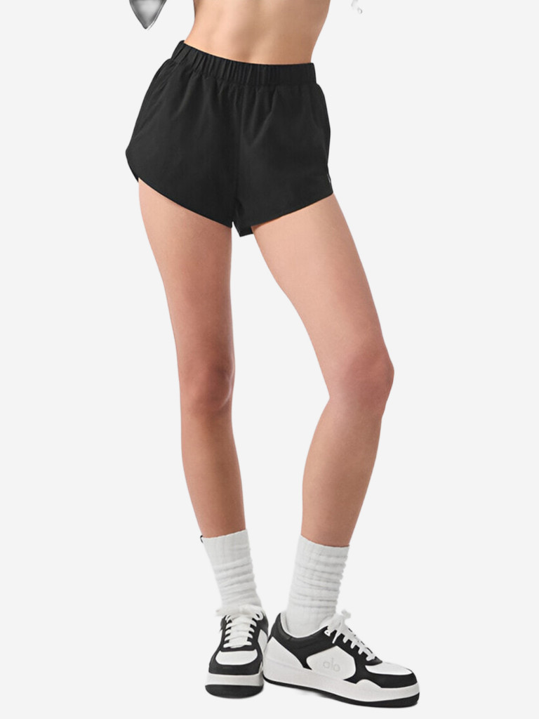 Шорты женские Alo Yoga Playmaker Dolphin Short