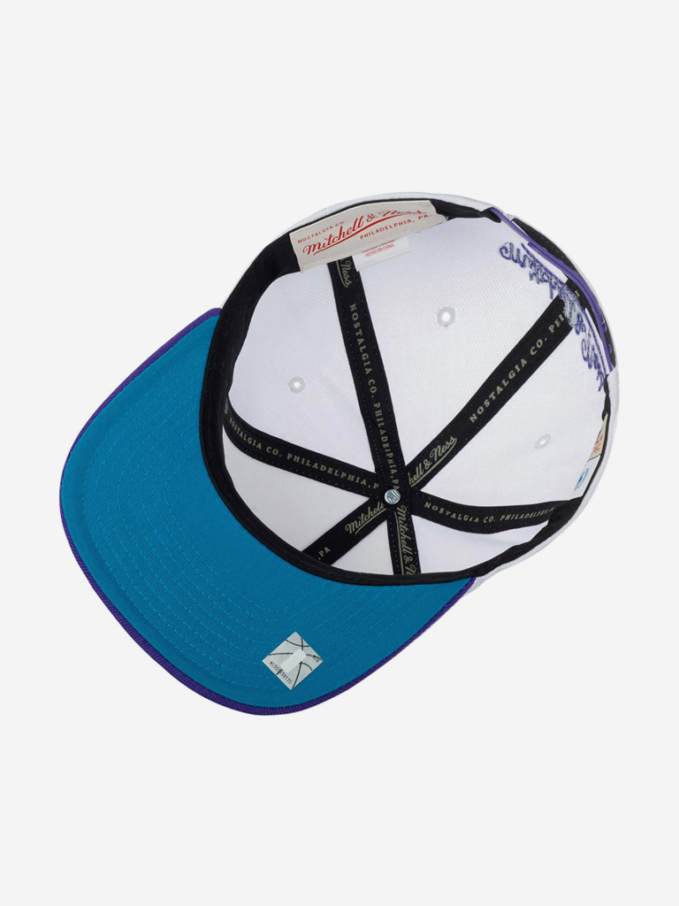 Бейсболка с прямым козырьком MITCHELL NESS 6HSSSH21294-CHOWHPR Charlotte Hornets NBA (белый)