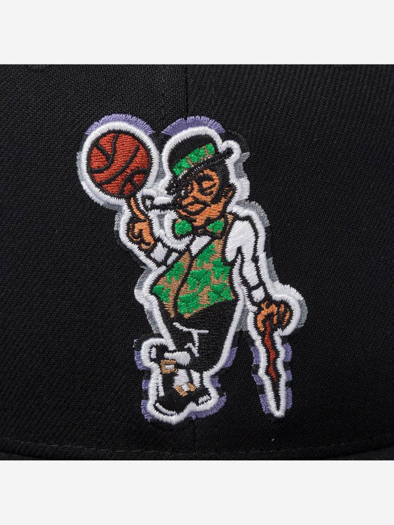 Бейсболка с прямым козырьком MITCHELL NESS HS11485-BCEBLCK Boston Celtics NBA (черный)